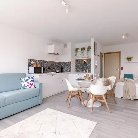 Brand New Studio At Only 2 Minutes Walking From Beach * 미들케르케