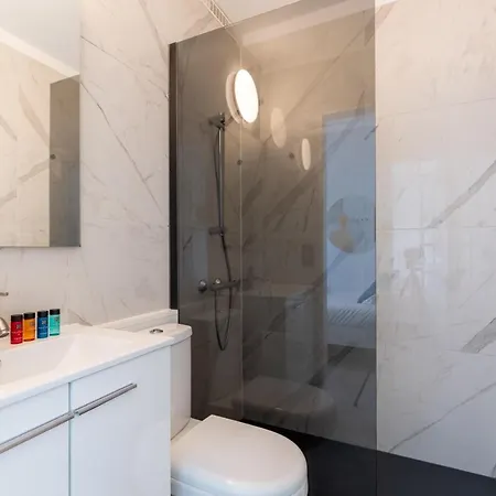 Brand New Studio At Only 2 Minutes Walking From Beach 아파트 *